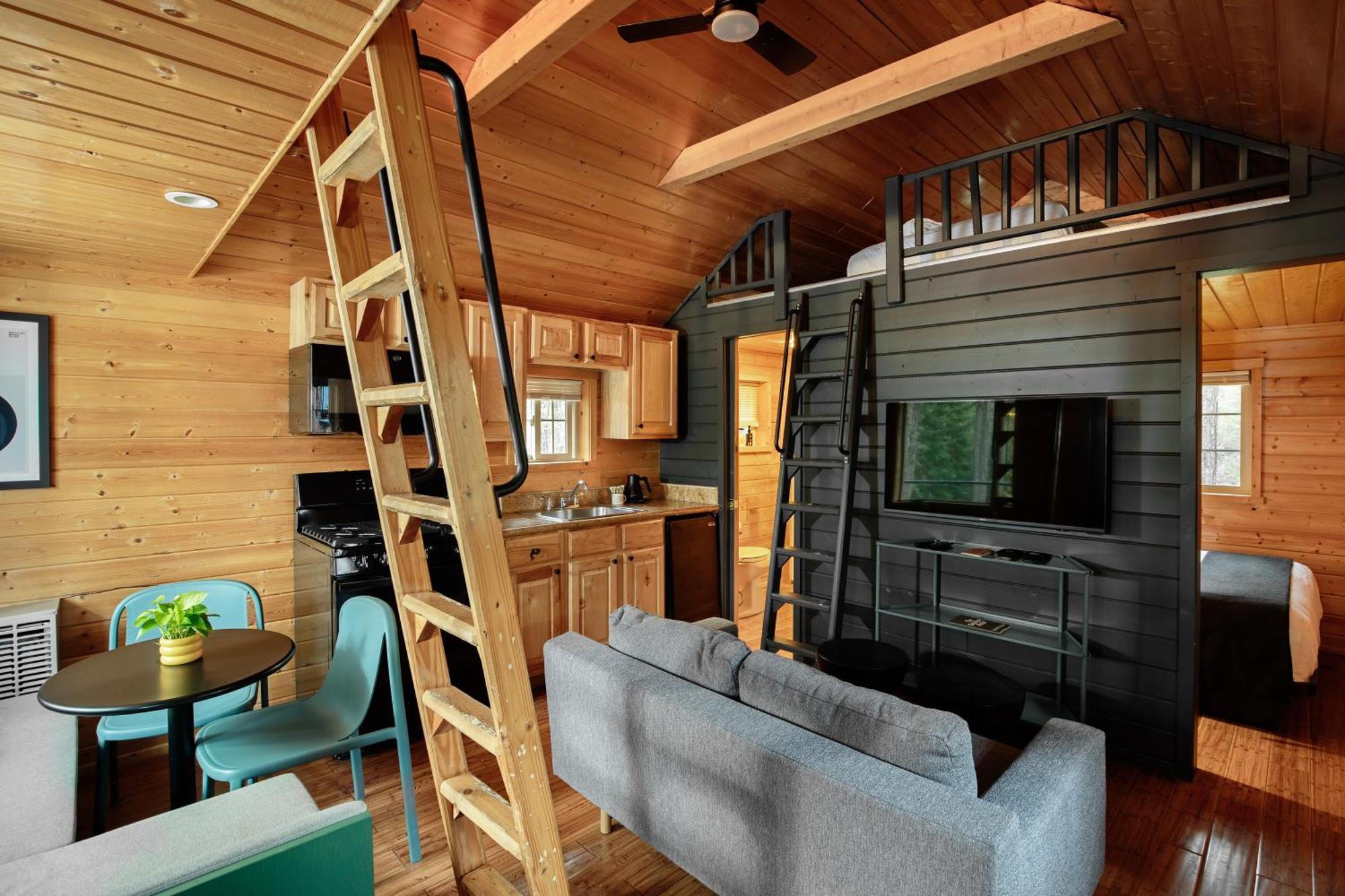 Loge Glacier National Park Essex Екстериор снимка